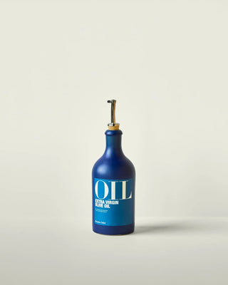 Extra vierge olijfolie uit Griekenland 500ml van Nicolas Vahe, in een culinaire setting met bijpassende ingrediënten