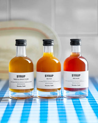 Fruitsiroop Sinaasappel – 200 ml van Nicolas Vahe, in een gestileerde detailopstelling