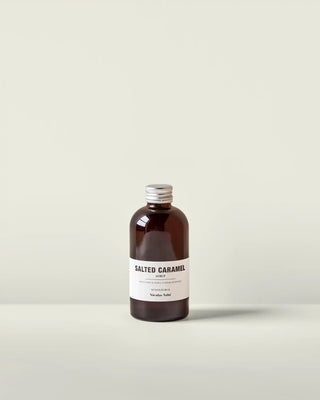 Gezouten karamel siroop 280ml van Nicolas Vahe, toegepast in een sfeervolle interieursetting