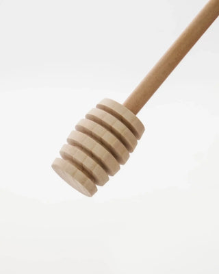 Honinglepel hout 16cm van Nicolas Vahe, van opzij met vorm en afwerking zichtbaar