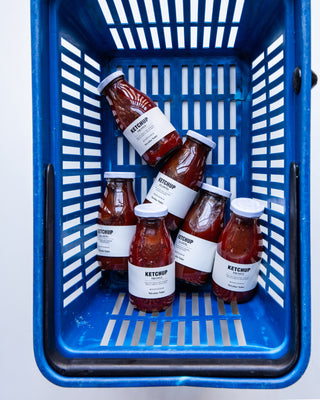 Jalapeno ketchup - 250ml van Nicolas Vahe, toegepast in een sfeervolle interieursetting