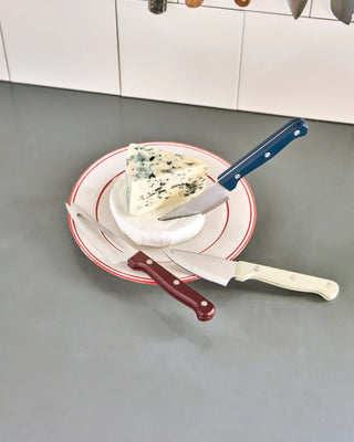 Kaasmessenset Cheese acaciahout - set van 3 van Nicolas Vahe, in een culinaire setting met bijpassende ingrediënten