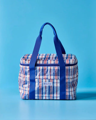 Koeltas Cooling Blauw 36cm van Nicolas Vahe, in een culinaire setting met bijpassende ingrediënten