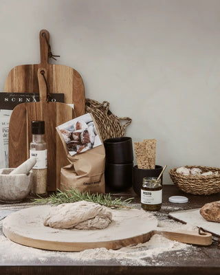 Mand Bread naturel 22cm - set van 2 van Nicolas Vahe, in een gestileerde productopstelling