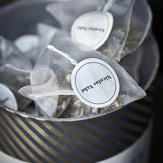 Organic herbal tea, Licorice en ginger van Nicolas Vahe, in een gestileerde detailopstelling