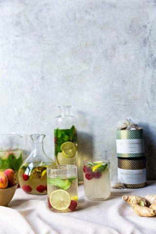 Organic herbal tea, mint lemongrass van Nicolas Vahe, met etiket en verpakking duidelijk zichtbaar