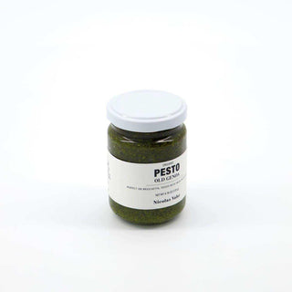Pesto Biologisch Old Genoa van Nicolas Vahe, tijdens het bereiden of serveren van gerechten