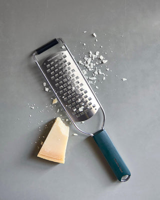 Rasp grof groen van Nicolas Vahe, in een culinaire setting met bijpassende ingrediënten