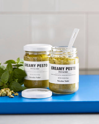 Romige Pesto Pistache – 135 g van Nicolas Vahe, in een culinaire setting met bijpassende ingrediënten