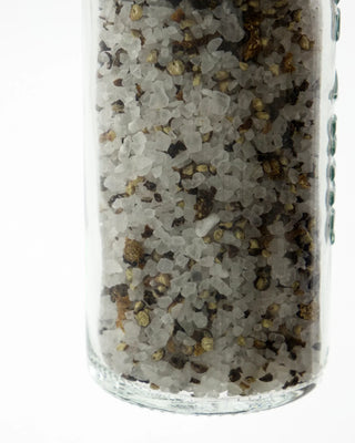 Salt & Pepper Everyday Mix & Truffle - 300g van Nicolas Vahe, tijdens het bereiden of serveren van gerechten