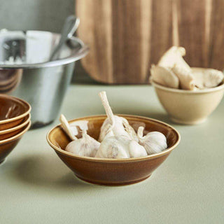 Schaaltjes Hala mocca 17cm - 4 stuks van Nicolas Vahe, in een culinaire setting met bijpassende ingrediënten