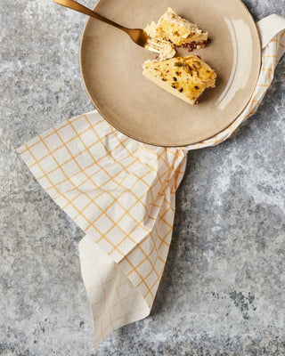 Servetten Check Geel 20x20 cm van Nicolas Vahe, in een culinaire setting met bijpassende ingrediënten