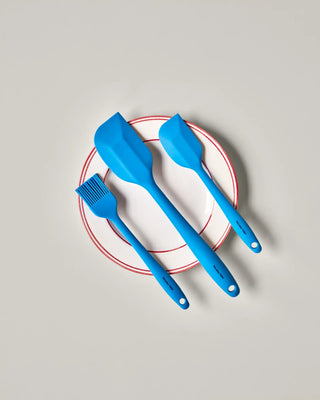 Silicone keukengerei set Bake - set van 3 van Nicolas Vahe, in een culinaire setting met bijpassende ingrediënten