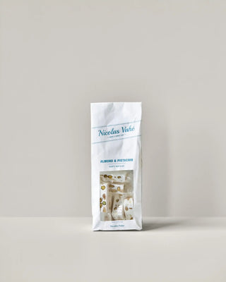 Soft nougat Almonds & Pistachios – 150 g van Nicolas Vahe, in een culinaire setting met bijpassende ingrediënten