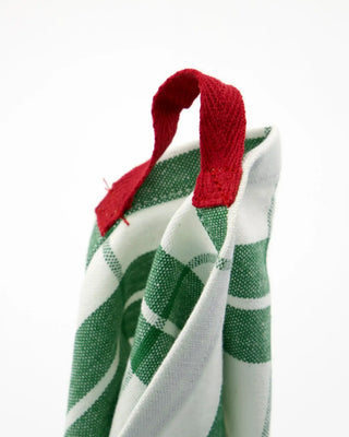 Theedoek Chef Groen Wit 50x70cm - 3 stuks van Nicolas Vahe, schuin bekeken met vorm en afwerking zichtbaar