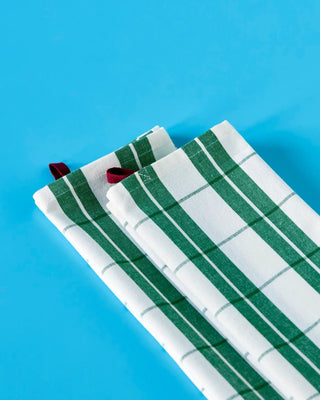 Theedoek Chef Groen Wit 50x70cm - 3 stuks van Nicolas Vahe, in een culinaire setting met bijpassende ingrediënten