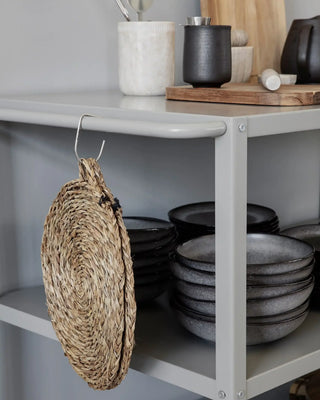 Trolleytafel Rack grijs met wielen 60x110cm van Nicolas Vahe, in een culinaire setting met bijpassende ingrediënten