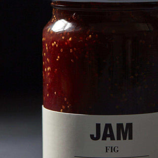 Vijgen jam 240gr van Nicolas Vahe, van dichtbij met etiket en productdetails zichtbaar