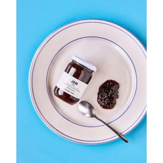 Vijgen jam 240gr van Nicolas Vahe, in een culinaire setting met bijpassende ingrediënten