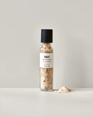 Zeezout met witte wijn en sjalot 310g van Nicolas Vahe, toegepast in een sfeervolle interieursetting