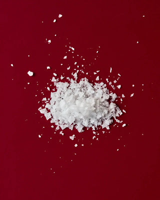 Zeezout pyramids 65 g van Nicolas Vahe, in een gestileerde detailopstelling