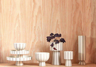 Toppu schaal clay 10cm van Oyoy, gepresenteerd in een stijlvolle tafelsetting