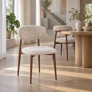 Twee Pole to Pole Japandi eetkamerstoelen Oatly bij een eettafel in een licht interieur