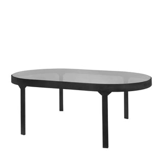 Zwarte ovale salontafel met donker glazen blad en vier slanke poten