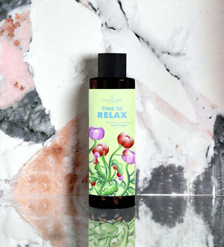 Badschuim Time to relax - 100ml van The Gift label, gepresenteerd in een ontspannen badkameromgeving