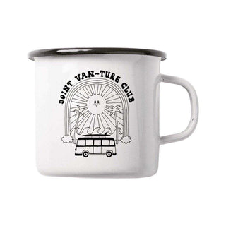 Emaille mok Joint venture 300ml van Typealive, aan de achterzijde met de tweede opdruk zichtbaar