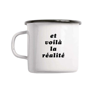 Emaille mok Realité 300ml van Typealive, vrijstaand en duidelijk afgebeeld