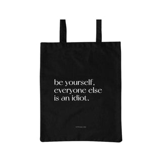 Katoenen tas Be yourself zwart van Typealive, vrijstaand en duidelijk afgebeeld