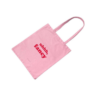 Katoenen tas Fancy roze van Typealive, gedragen met formaat en hengsels duidelijk zichtbaar