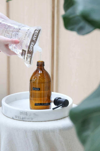 Handzeep navulling Bamboo - 1000ml van Wellmark, tijdens het navullen of dagelijks gebruik