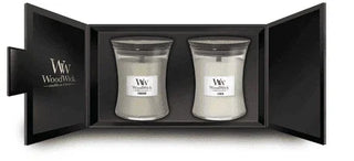 WoodWick cadeauset met twee geurkaarsen in geopende zwarte geschenkdoos